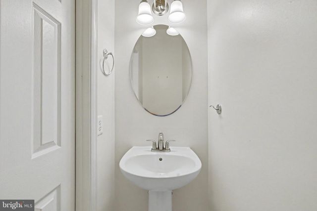 5438 SUMMER LEAF LN, Alexandria, VA 22312
