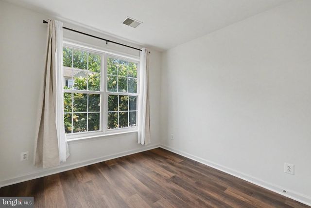 5438 SUMMER LEAF LN, Alexandria, VA 22312