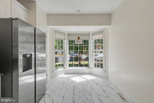 5438 SUMMER LEAF LN, Alexandria, VA 22312