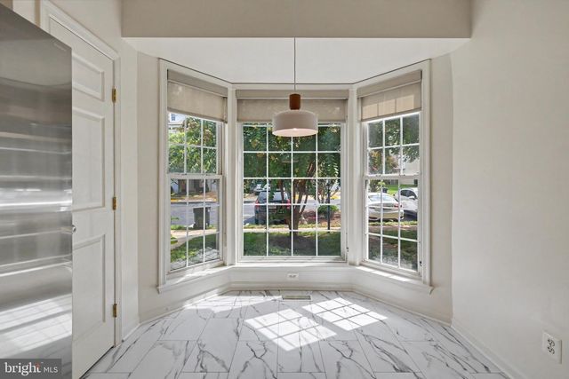 5438 SUMMER LEAF LN, Alexandria, VA 22312