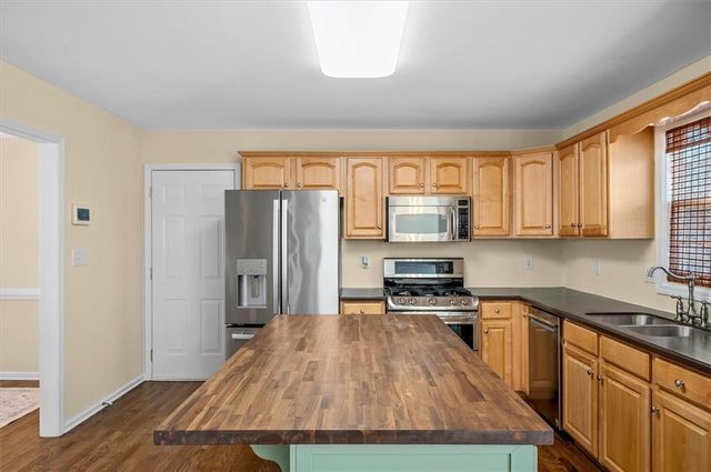 208 Oliver Overlook, Dallas, GA 30132