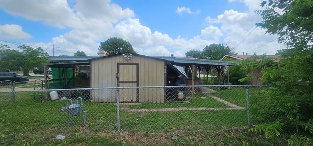 1001 W Grubb Drive, Mesquite, TX 75149