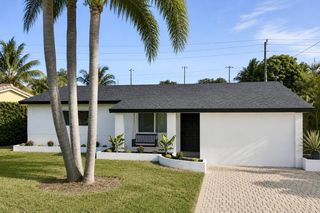 350 NE 42ND Street, Oakland Park, FL 33334