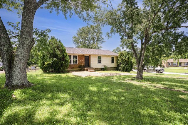 102 Winston Ct, Clarksville, TN 37042