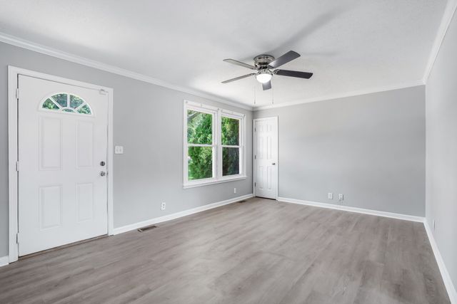 102 Winston Ct, Clarksville, TN 37042