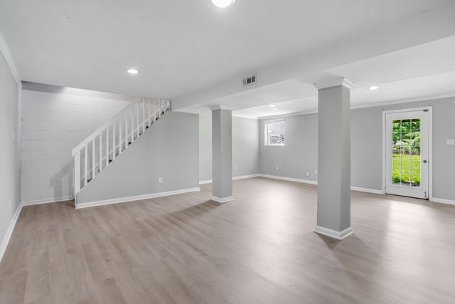 102 Winston Ct, Clarksville, TN 37042