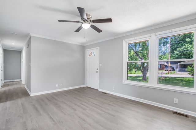 102 Winston Ct, Clarksville, TN 37042