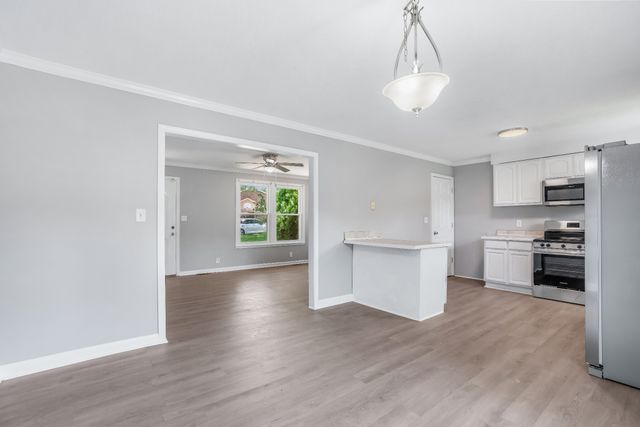 102 Winston Ct, Clarksville, TN 37042