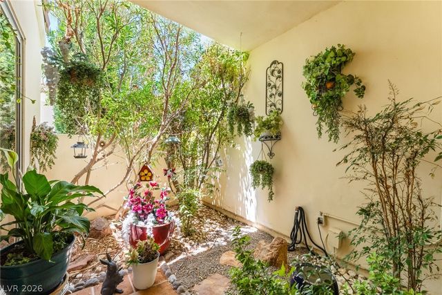 5216 Painted Lakes Way, Las Vegas, NV 89149
