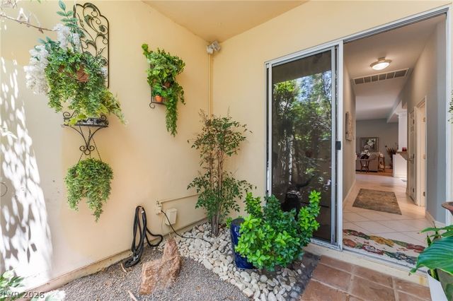 5216 Painted Lakes Way, Las Vegas, NV 89149