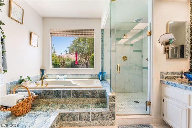 5216 Painted Lakes Way, Las Vegas, NV 89149