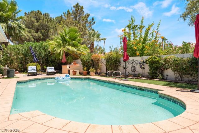 5216 Painted Lakes Way, Las Vegas, NV 89149