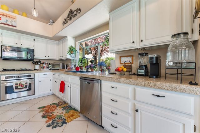 5216 Painted Lakes Way, Las Vegas, NV 89149