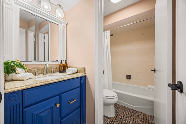 8519 W Catherine Avenue 279, Chicago, IL 60656
