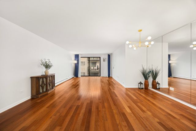 8519 W Catherine Avenue 279, Chicago, IL 60656