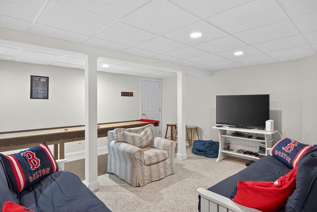 27 Fairview Dr, Chatham, MA 02659