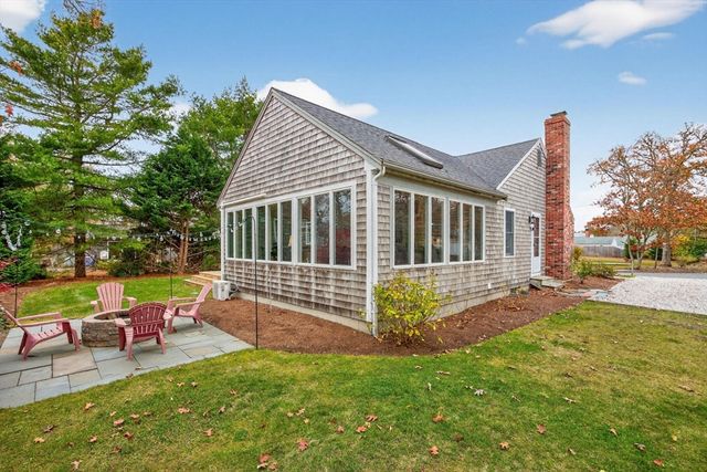 27 Fairview Dr, Chatham, MA 02659
