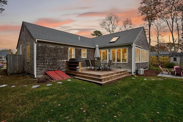 27 Fairview Dr, Chatham, MA 02659