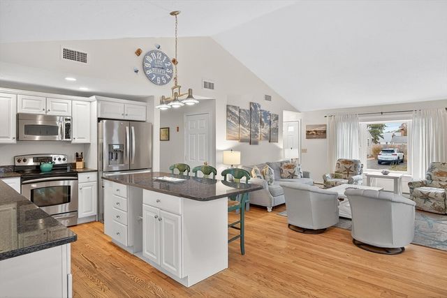 27 Fairview Dr, Chatham, MA 02659