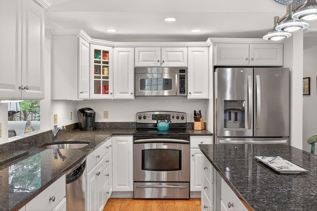 27 Fairview Dr, Chatham, MA 02659