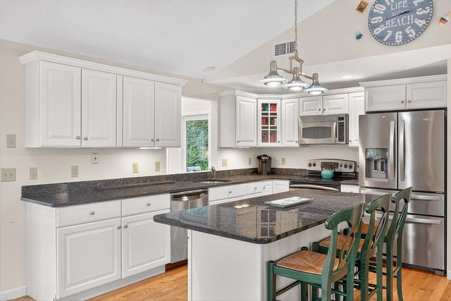 27 Fairview Dr, Chatham, MA 02659