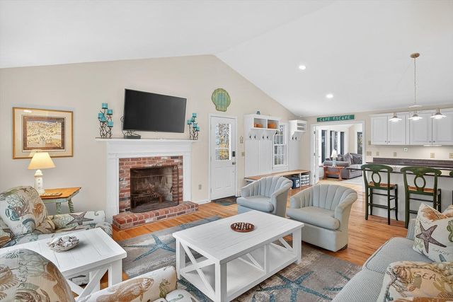 27 Fairview Dr, Chatham, MA 02659