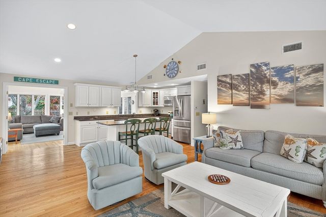 27 Fairview Dr, Chatham, MA 02659