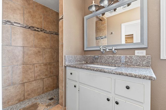 4659 E Terrace Avenue, Fresno, CA 93703