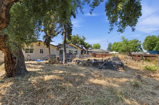 4659 E Terrace Avenue, Fresno, CA 93703