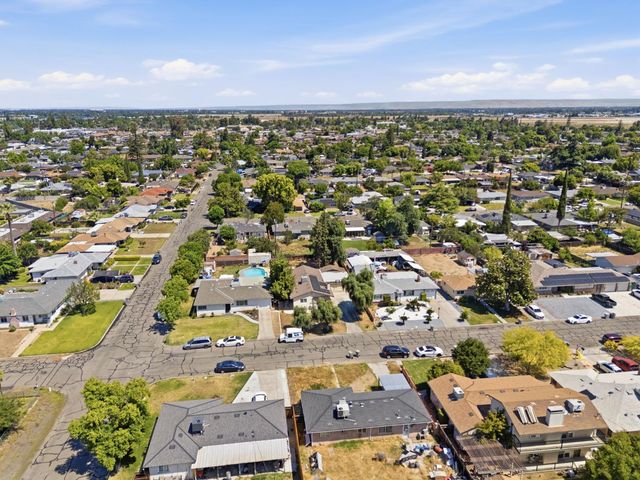 4659 E Terrace Avenue, Fresno, CA 93703