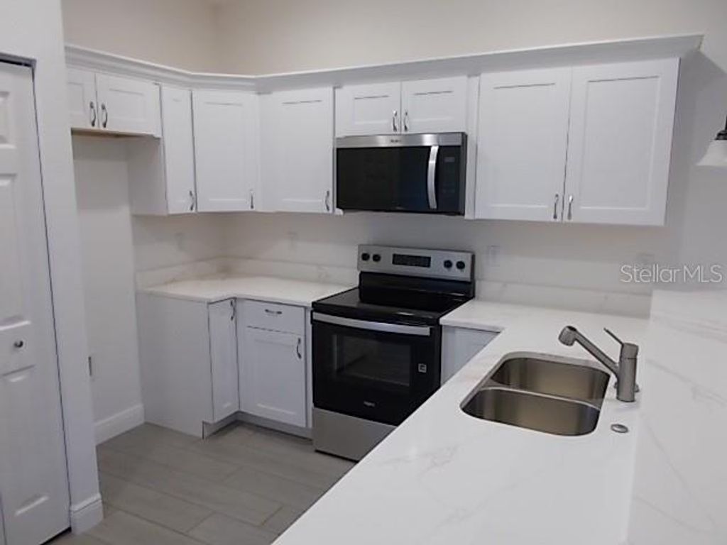 Image 12 of property listing at 826 VALENCIA AVENUE, Daytona Beach, FL 32114