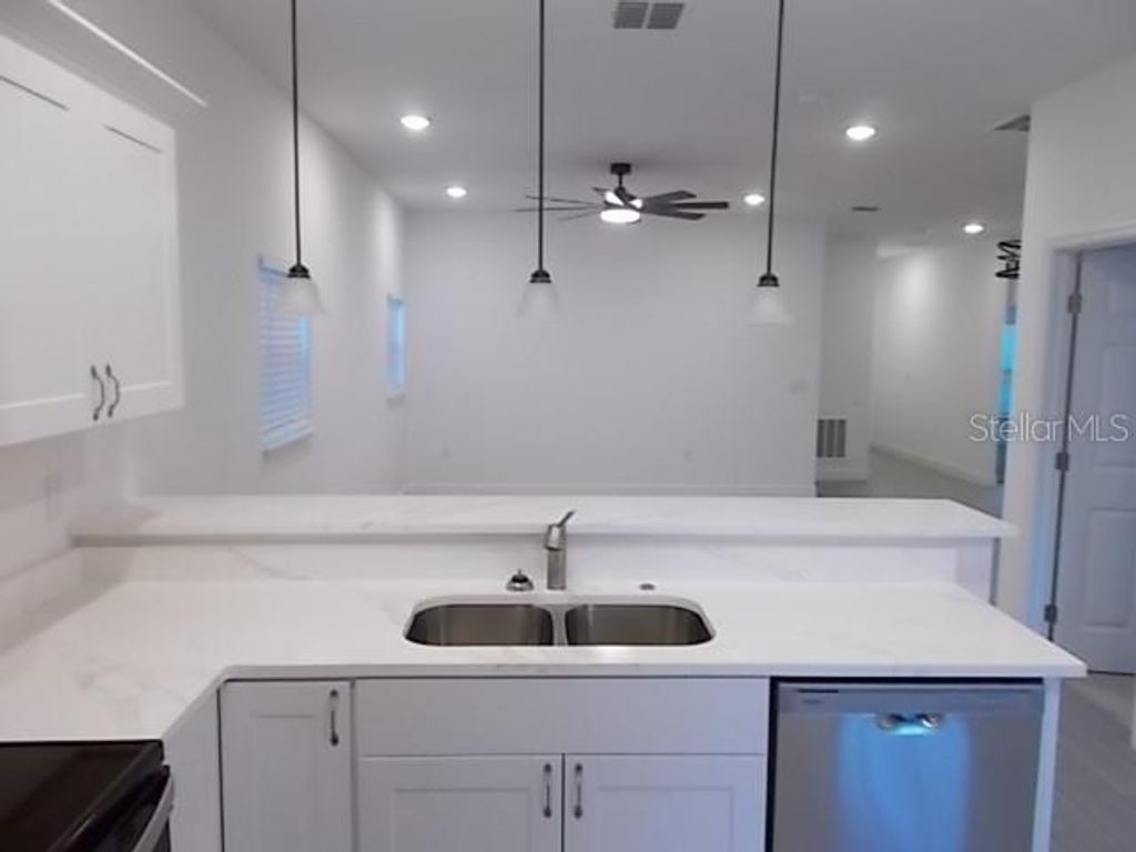 Image 14 of property listing at 826 VALENCIA AVENUE, Daytona Beach, FL 32114