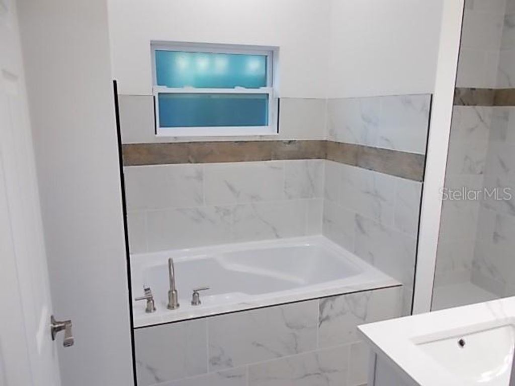 Image 18 of property listing at 826 VALENCIA AVENUE, Daytona Beach, FL 32114