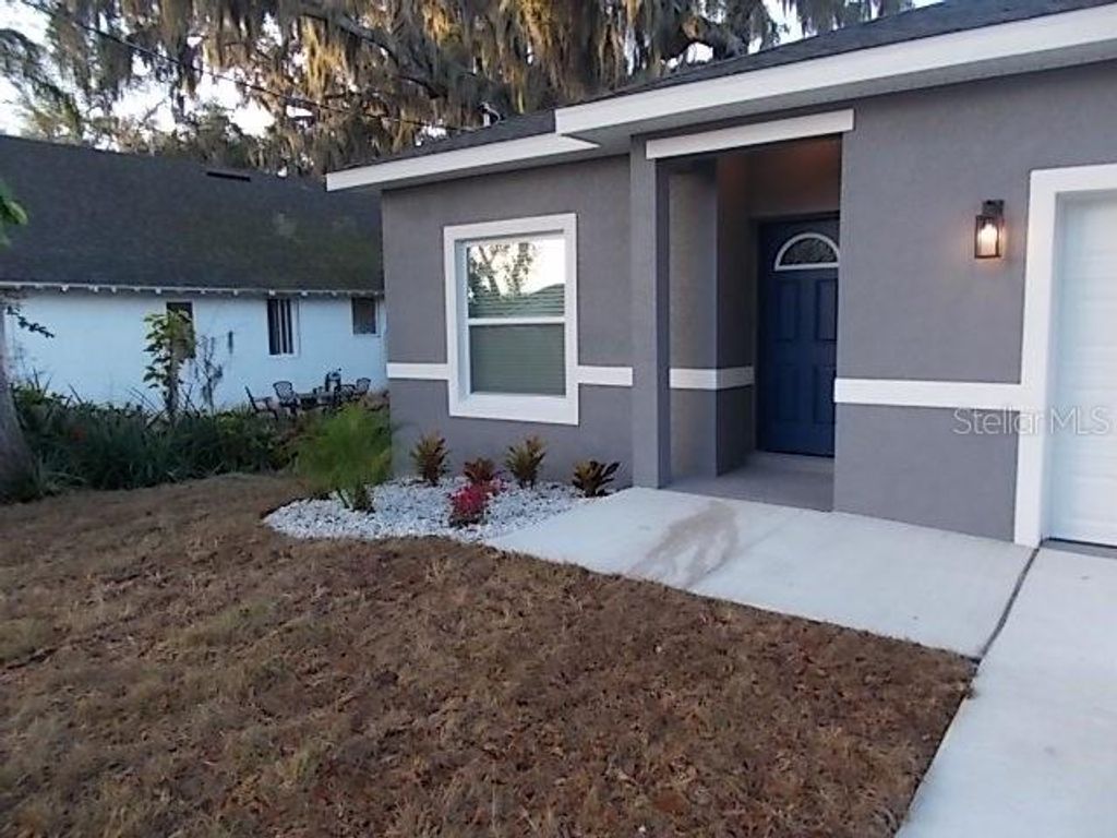Image 3 of property listing at 826 VALENCIA AVENUE, Daytona Beach, FL 32114