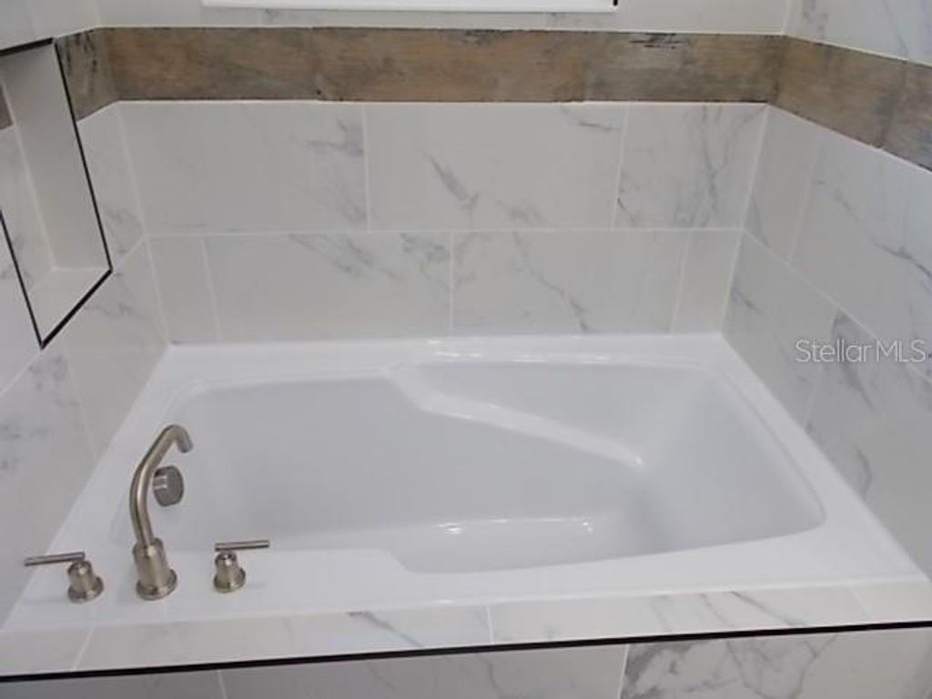 Image 21 of property listing at 826 VALENCIA AVENUE, Daytona Beach, FL 32114