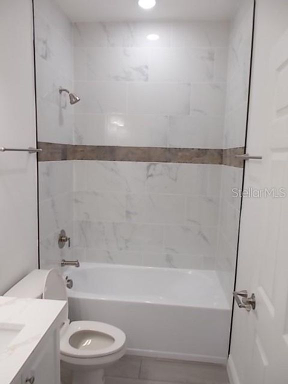 Image 5 of property listing at 826 VALENCIA AVENUE, Daytona Beach, FL 32114