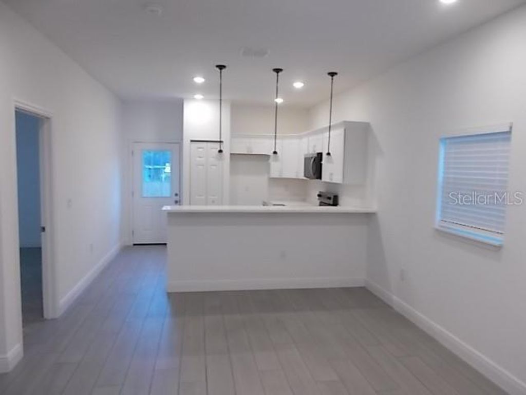 Image 10 of property listing at 826 VALENCIA AVENUE, Daytona Beach, FL 32114