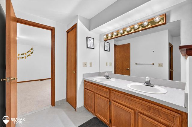48540 Lindon Court, Shelby Twp, MI 48317