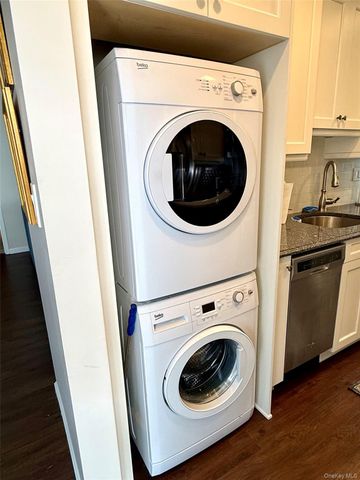 1305 Gotham Court W, Saint James, NY 11780