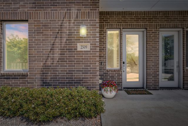 2509 Vintage Place Circle, Farmers Branch, TX 75234