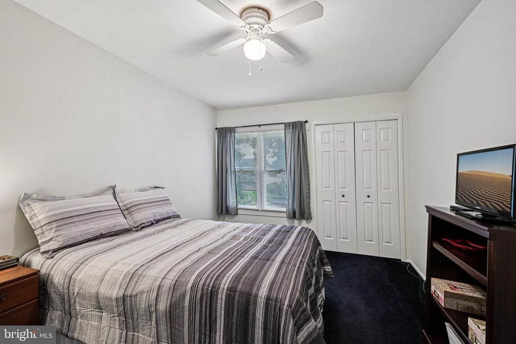 85 CARLTON AVE, Marlton, NJ 08053