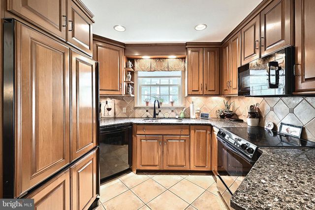 3172 N GEORGE STREET, Emigsville, PA 17318