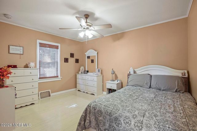 445 Seaman Avenue, Beachwood, NJ 08722