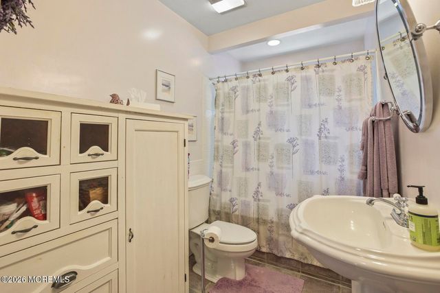 445 Seaman Avenue, Beachwood, NJ 08722