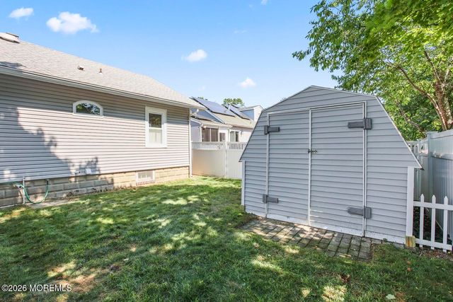 445 Seaman Avenue, Beachwood, NJ 08722