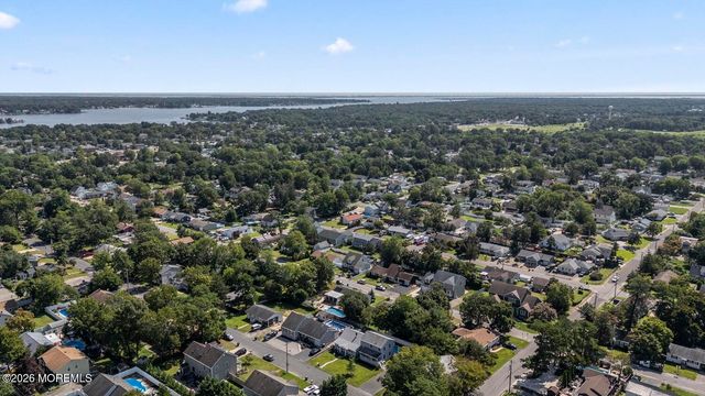 445 Seaman Avenue, Beachwood, NJ 08722