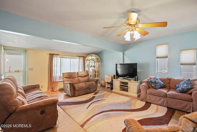 445 Seaman Avenue, Beachwood, NJ 08722