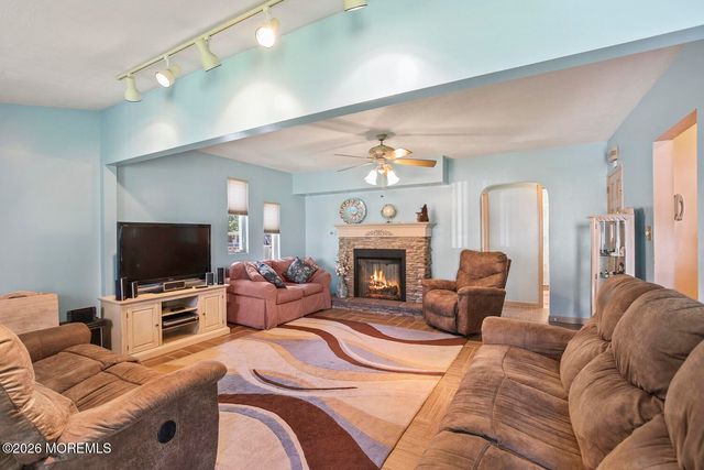 445 Seaman Avenue, Beachwood, NJ 08722