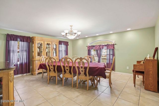 445 Seaman Avenue, Beachwood, NJ 08722