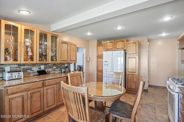 445 Seaman Avenue, Beachwood, NJ 08722